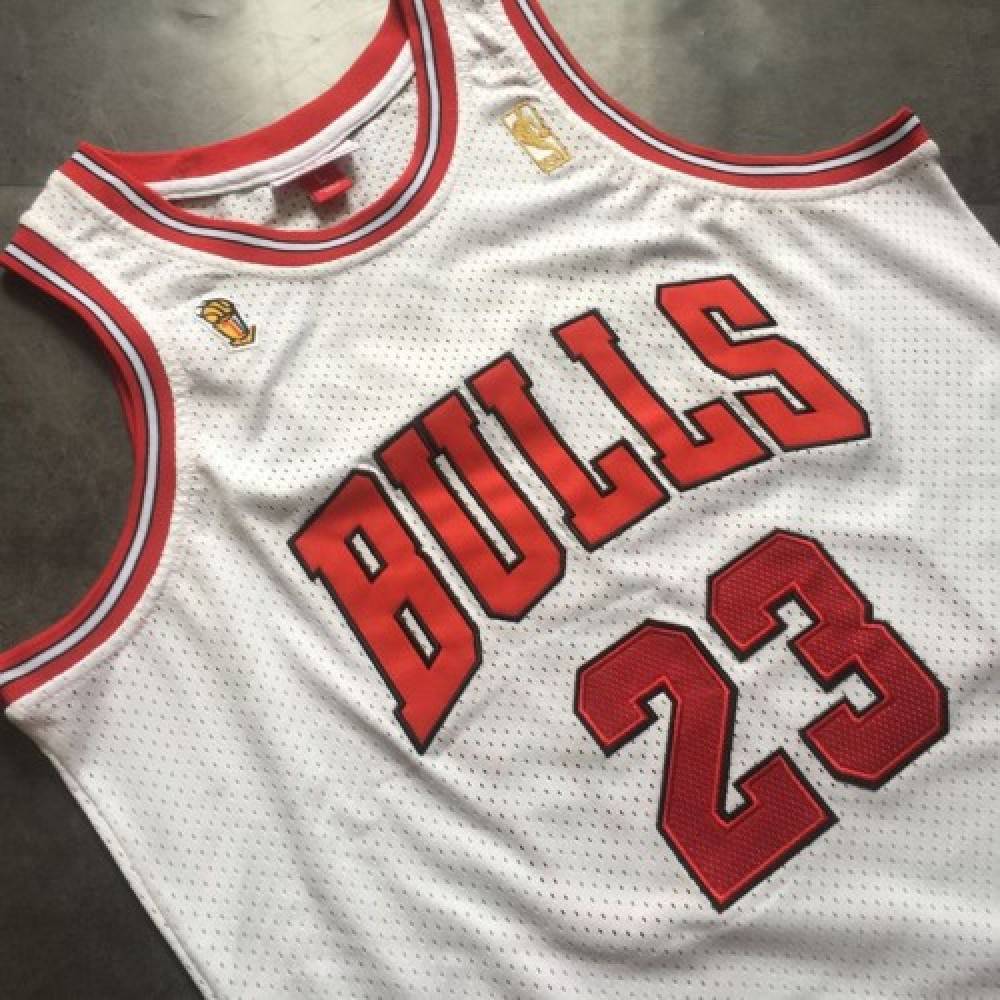 Men's Chicago Bulls Michael Jordan #23 Throwback White 1996-97 Hardwood Classics Player Jersey-Pro Kit Vault | Brand New 26/27 Sports Jerseys